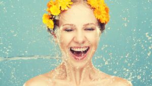wellhealthorganic.com:winter-skin-care-tips-home-remedies-to-keep-your-skin-moisturised