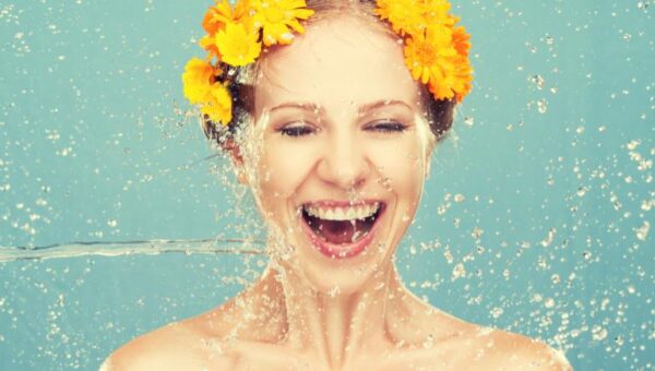 wellhealthorganic.com:winter-skin-care-tips-home-remedies-to-keep-your-skin-moisturised